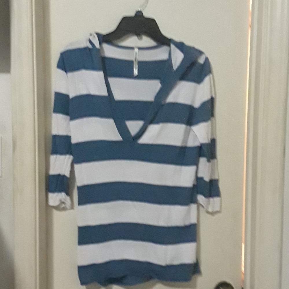 3/4 sleeve hoodie shirt